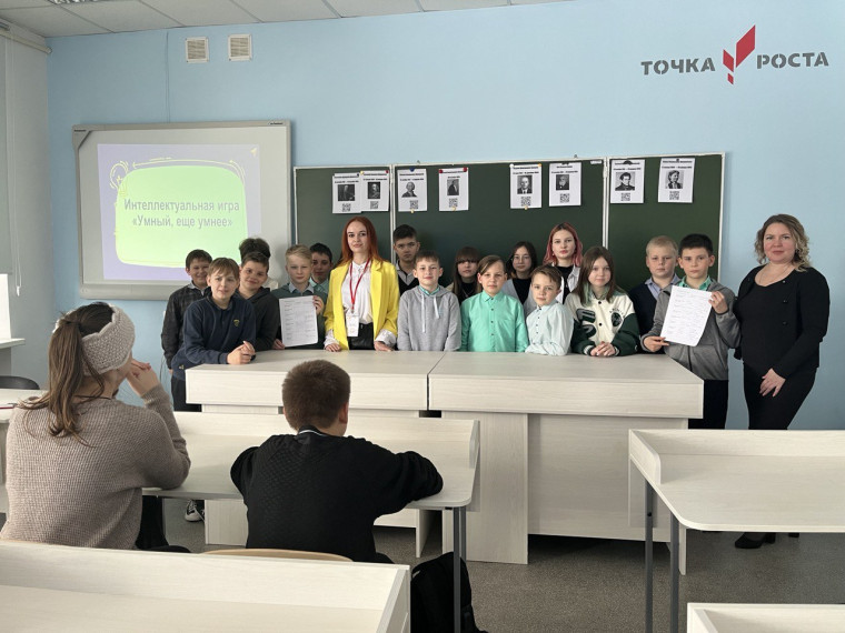 Советник по воспитанию Захарова С.М совместно с активистами 9А класса и руководителем Точки роста Игнатовой И. В. провели для 6а класса интеллектуальную игру «Умный, еще умнее».