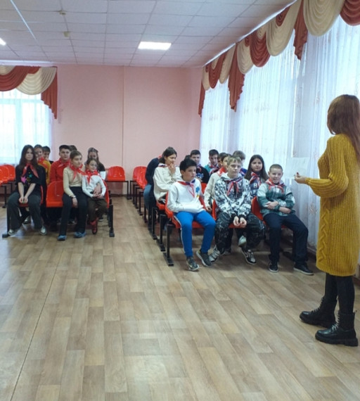 Активисты Движения Первых СОШ 8 во время каникул вместе с советником по воспитанию и классными руководителями приняли участие в Новогоднем квесте "Новый год в Движении".